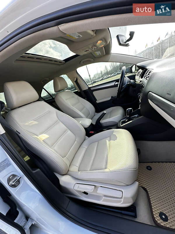 Седан Volkswagen Jetta 2015 в Днепре