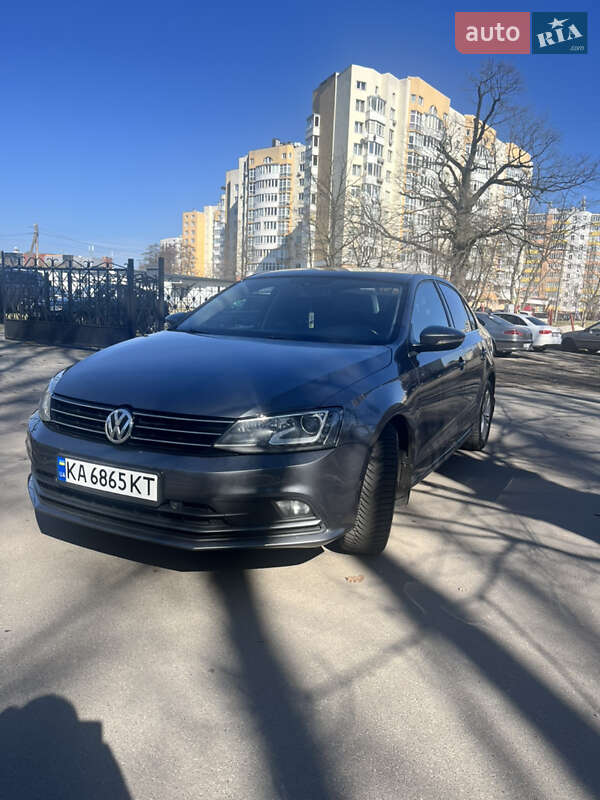 Седан Volkswagen Jetta 2016 в 