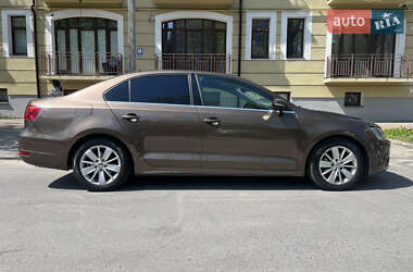 Седан Volkswagen Jetta 2012 в 