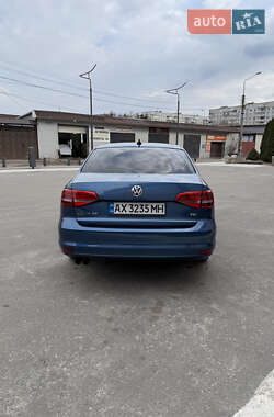 Седан Volkswagen Jetta 2015 в 