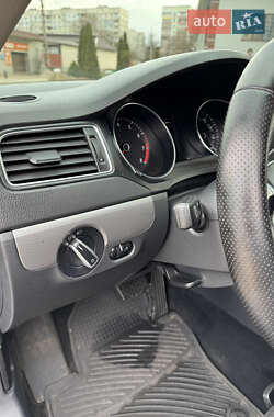 Седан Volkswagen Jetta 2015 в 