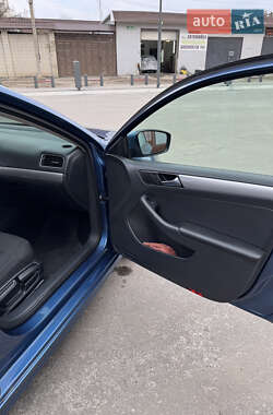 Седан Volkswagen Jetta 2015 в 