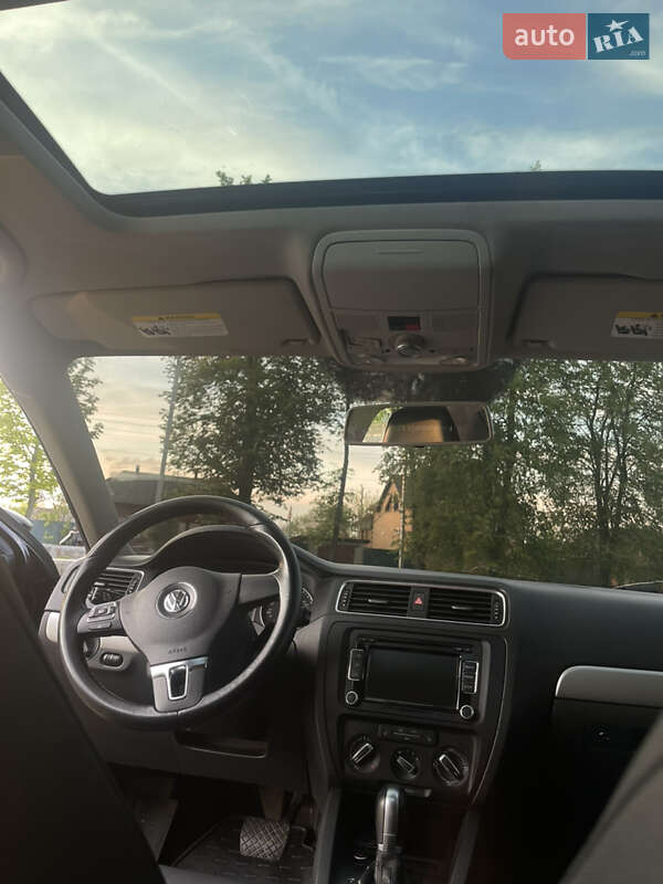 Седан Volkswagen Jetta 2014 в Кролевці