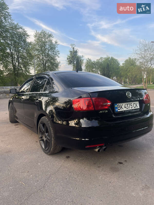 Седан Volkswagen Jetta 2014 в Кролевці
