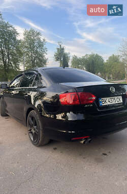 Седан Volkswagen Jetta 2014 в 