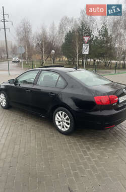 Седан Volkswagen Jetta 2010 в 