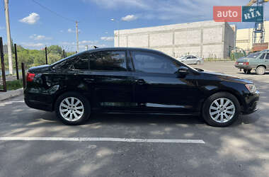 Седан Volkswagen Jetta 2014 в 