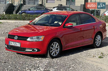 Седан Volkswagen Jetta 2013 в 