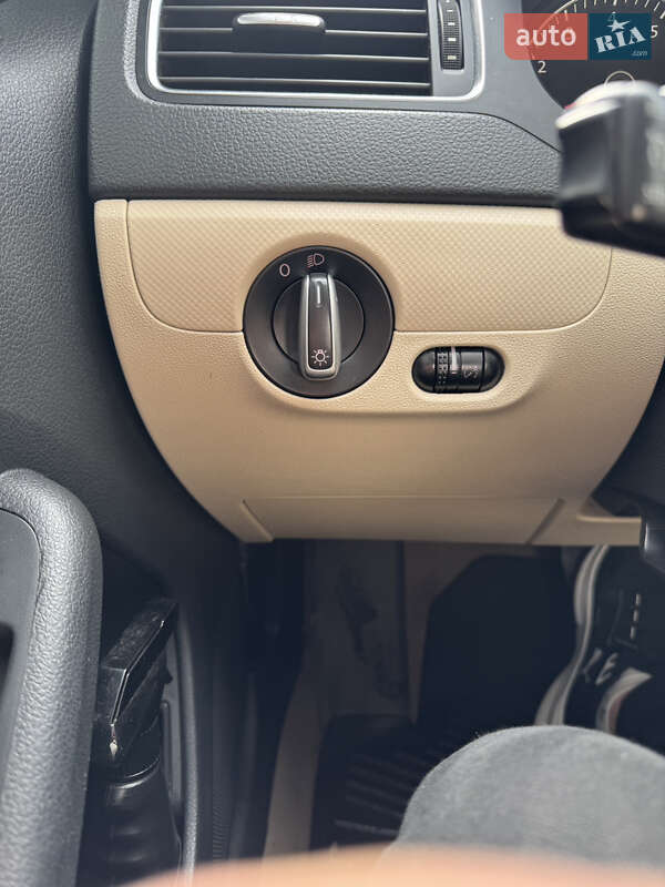 Седан Volkswagen Jetta 2011 в Ивано-Франковске фото 37 Седан Volkswagen Jetta 2011 в Ивано-Франковске