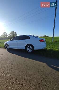 Седан Volkswagen Jetta 2014 в 