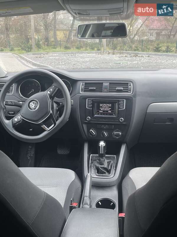 Седан Volkswagen Jetta 2017 в Львові