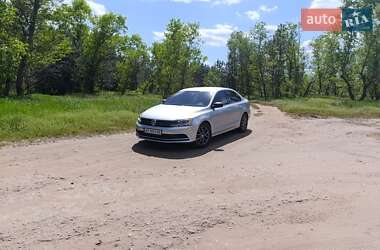 Седан Volkswagen Jetta 2015 в 