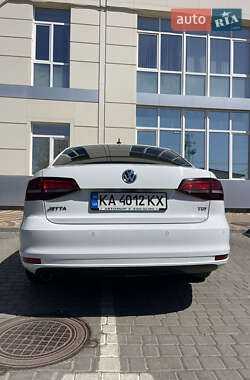 Седан Volkswagen Jetta 2016 в 