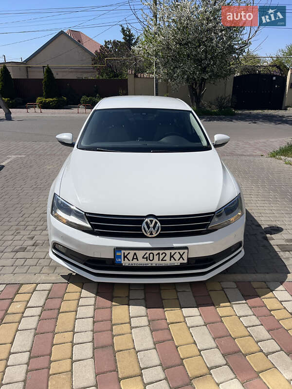 Седан Volkswagen Jetta 2016 в 