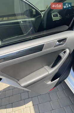 Седан Volkswagen Jetta 2016 в 