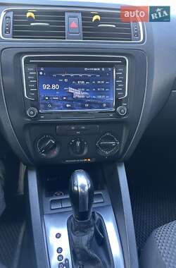 Седан Volkswagen Jetta 2012 в 