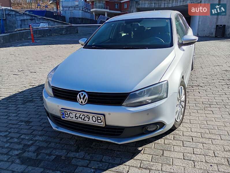 Седан Volkswagen Jetta 2011 в 