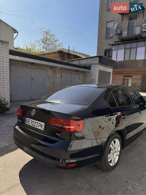 Седан Volkswagen Jetta 2017 в Дніпрі