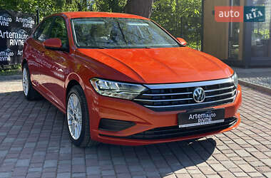 Седан Volkswagen Jetta 2019 в 