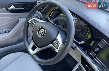 Седан Volkswagen Jetta 2019 в 