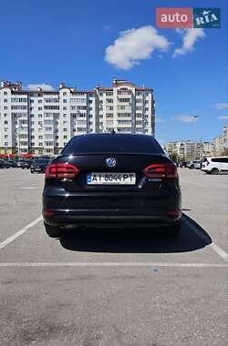 Седан Volkswagen Jetta 2012 в 