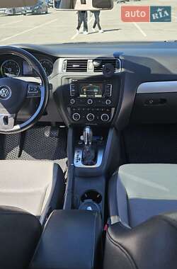Седан Volkswagen Jetta 2012 в 