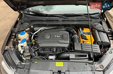 Седан Volkswagen Jetta 2013 в 