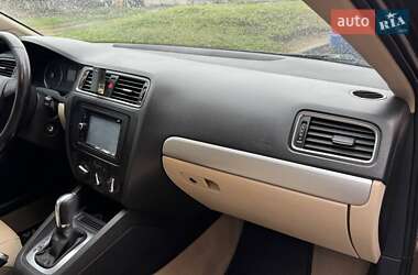 Седан Volkswagen Jetta 2013 в 
