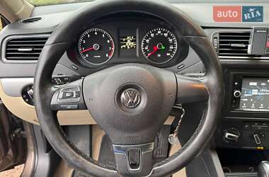 Седан Volkswagen Jetta 2013 в 