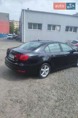 Седан Volkswagen Jetta 2010 в 