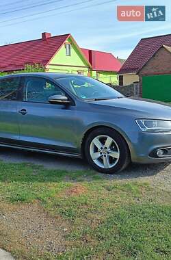 Седан Volkswagen Jetta 2011 в 