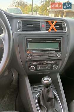 Седан Volkswagen Jetta 2011 в 