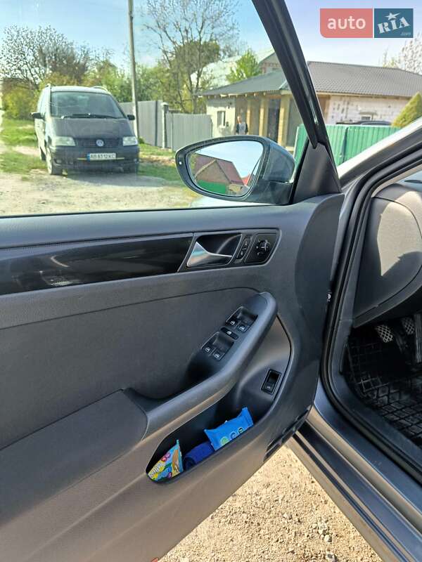 Седан Volkswagen Jetta 2011 в Калиновке