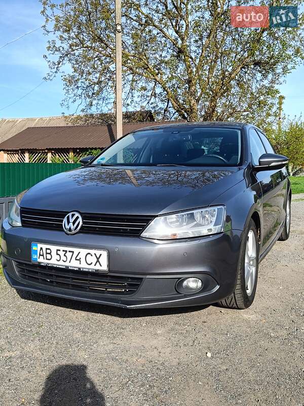 Седан Volkswagen Jetta 2011 в Калиновке