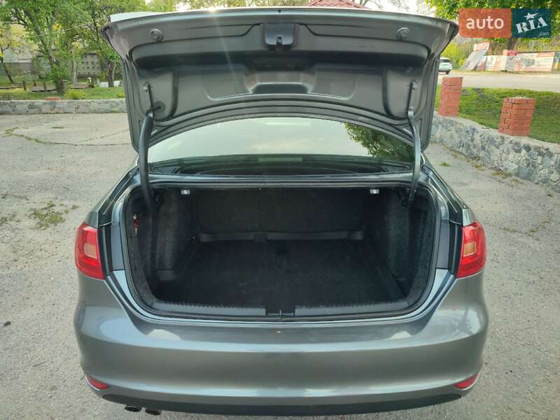 Седан Volkswagen Jetta 2012 в Знам'янці