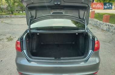 Седан Volkswagen Jetta 2012 в 