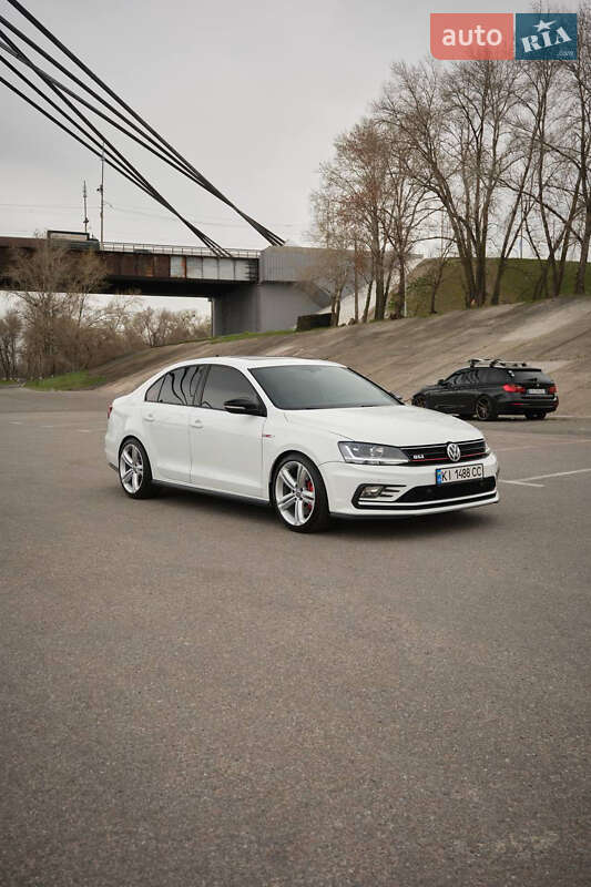 Седан Volkswagen Jetta 2017 в 
