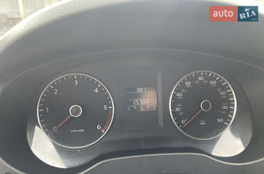 Седан Volkswagen Jetta 2011 в 