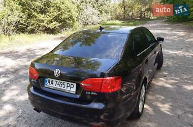 Седан Volkswagen Jetta 2012 в 
