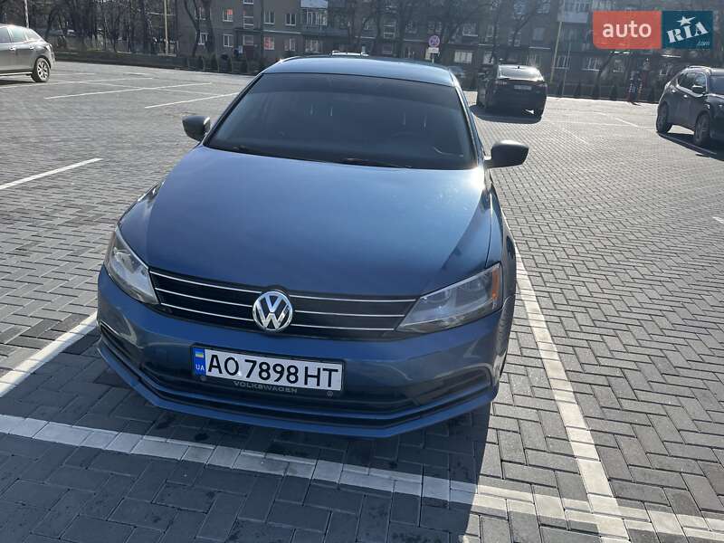 Седан Volkswagen Jetta 2015 в Ужгороді