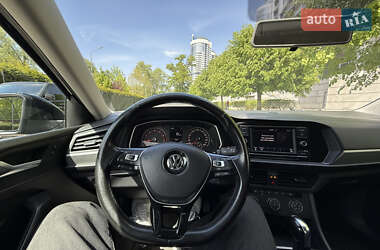 Седан Volkswagen Jetta 2018 в 