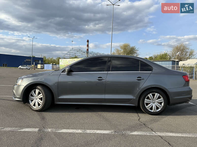 Седан Volkswagen Jetta 2017 в Днепре