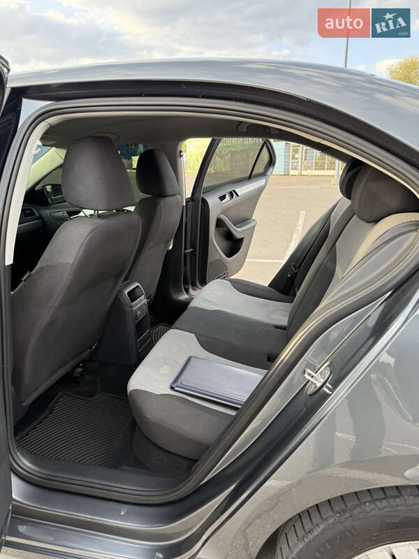 Седан Volkswagen Jetta 2017 в Днепре