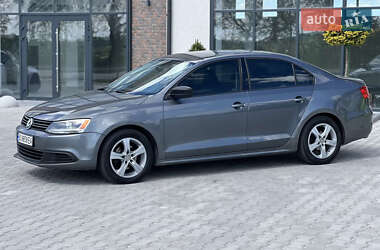 Седан Volkswagen Jetta 2013 в 
