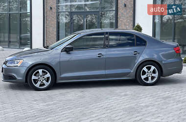 Седан Volkswagen Jetta 2013 в 