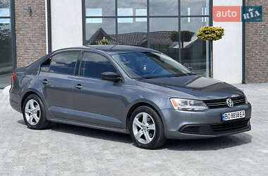 Седан Volkswagen Jetta 2013 в 