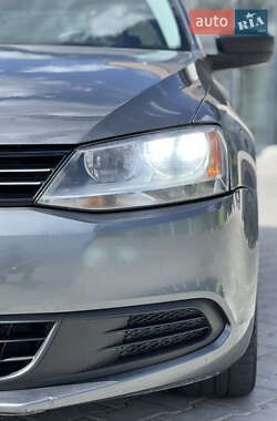 Седан Volkswagen Jetta 2013 в 