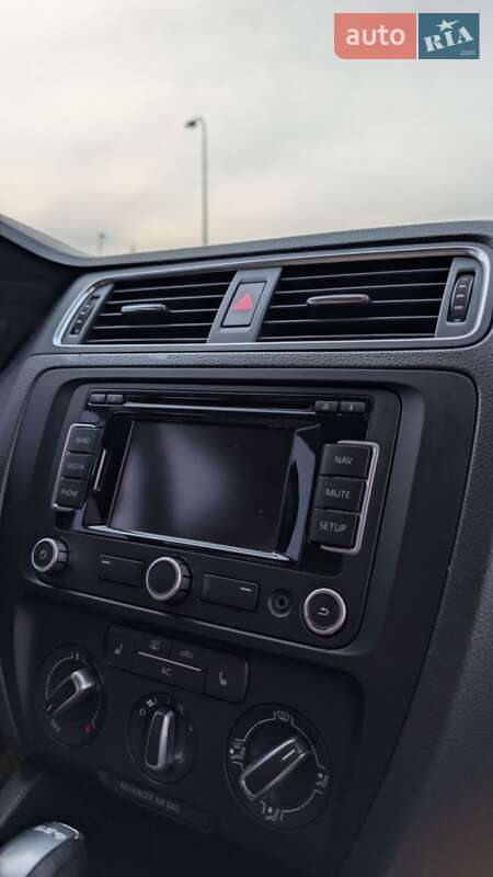 Седан Volkswagen Jetta 2011 в Львове