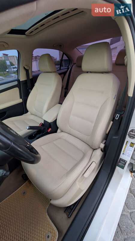 Седан Volkswagen Jetta 2011 в Львове