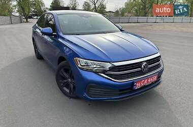 Седан Volkswagen Jetta 2023 в 